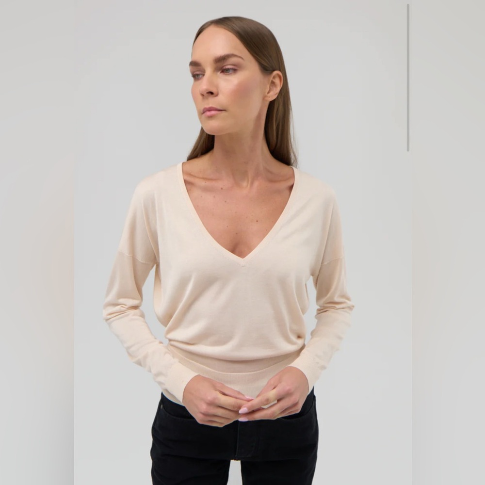 RENGGLI Silk Cashmere V-Neck Sweater in Eggshell - Small NEW WITH TAGS